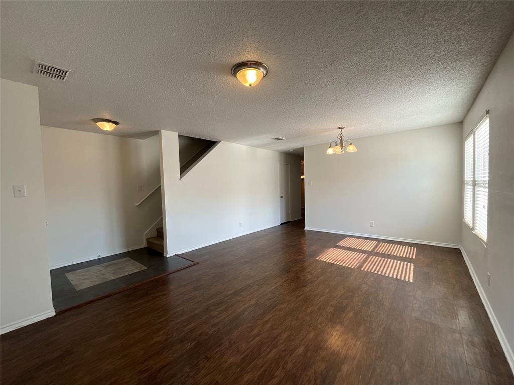 2233 Chestnut Drive Property Photo 3