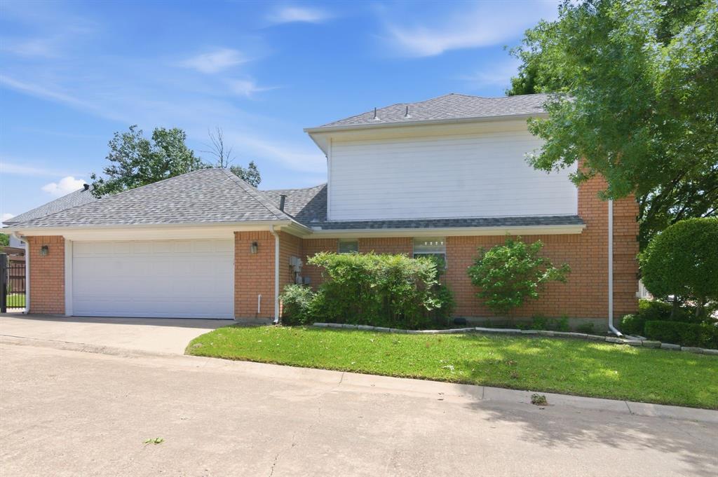 8461 Golf Club Circle Property Photo 3