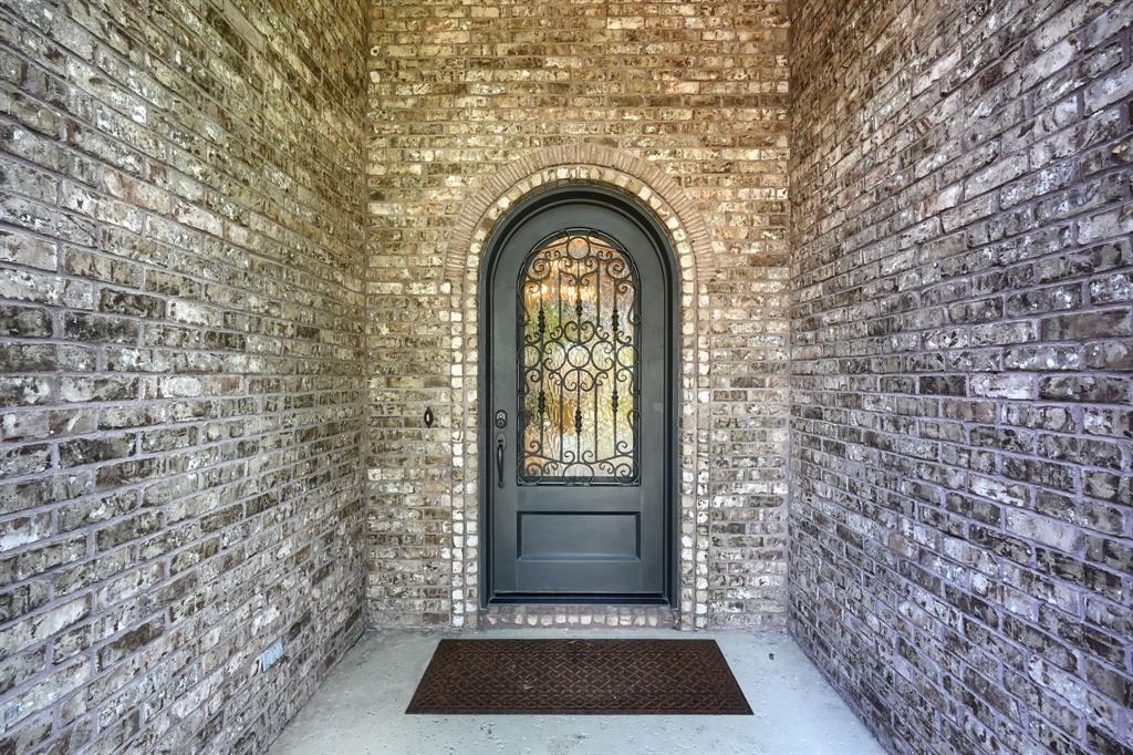 8009 Canyon Oak Drive Property Photo 5