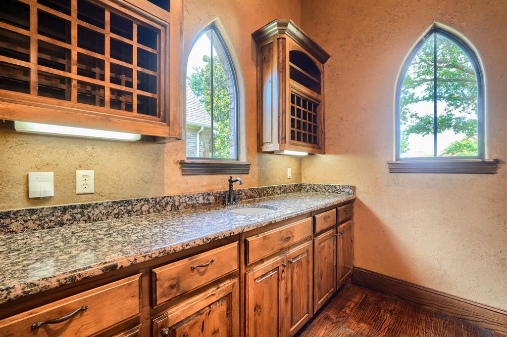 8009 Canyon Oak Drive Property Photo 8