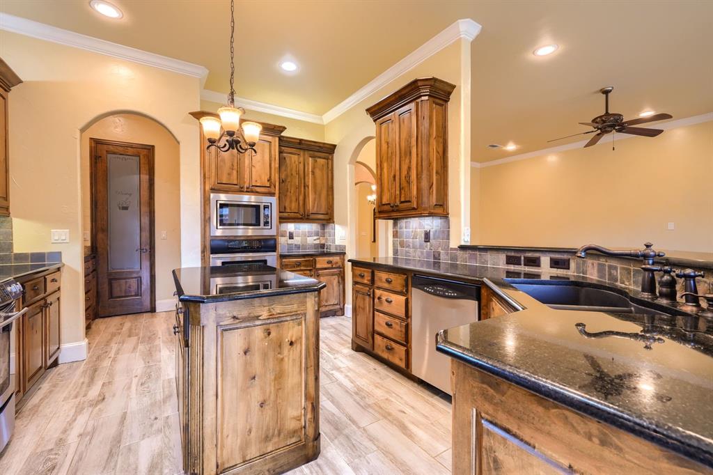 8009 Canyon Oak Drive Property Photo 17
