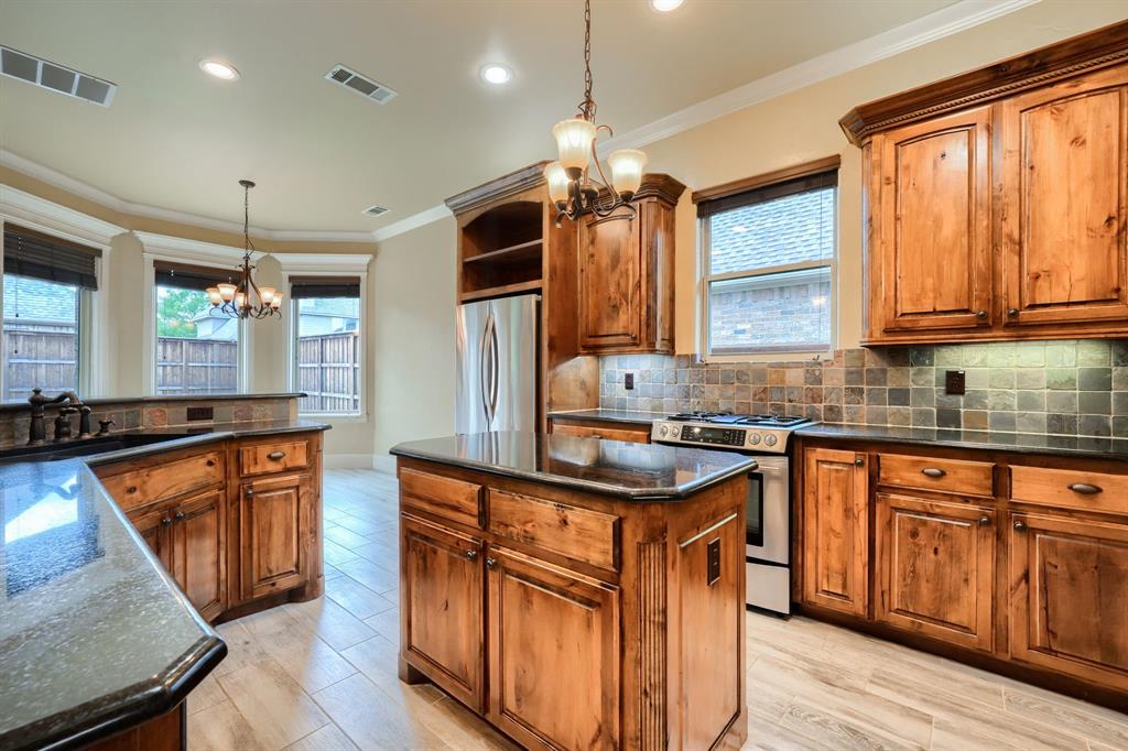 8009 Canyon Oak Drive Property Photo 18