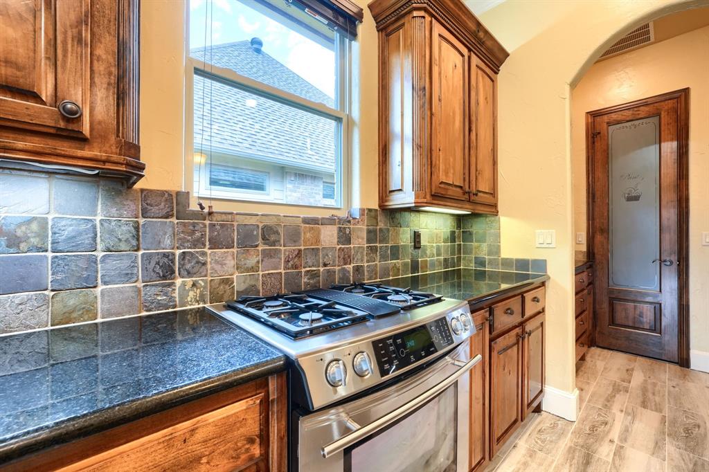 8009 Canyon Oak Drive Property Photo 19