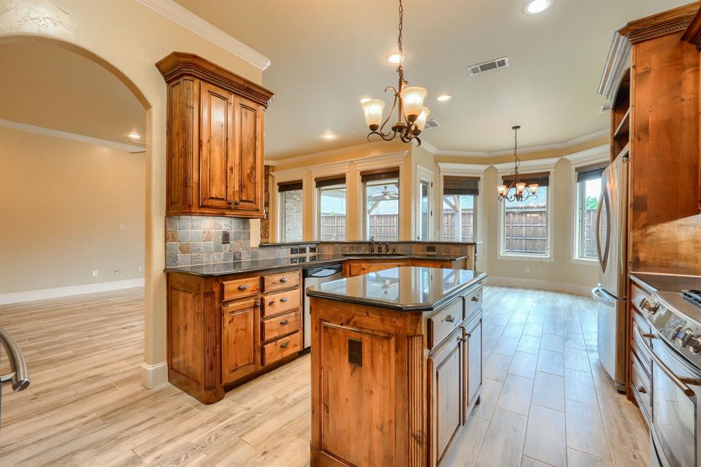 8009 Canyon Oak Drive Property Photo 21