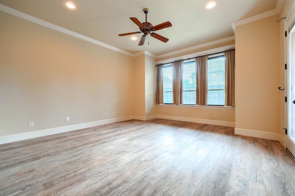 8009 Canyon Oak Drive Property Photo 24