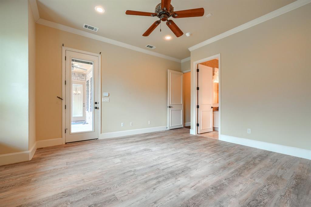 8009 Canyon Oak Drive Property Photo 25