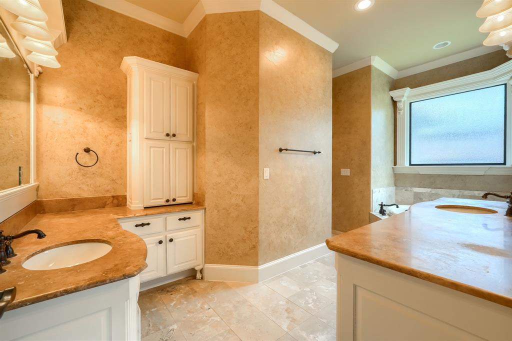 8009 Canyon Oak Drive Property Photo 26