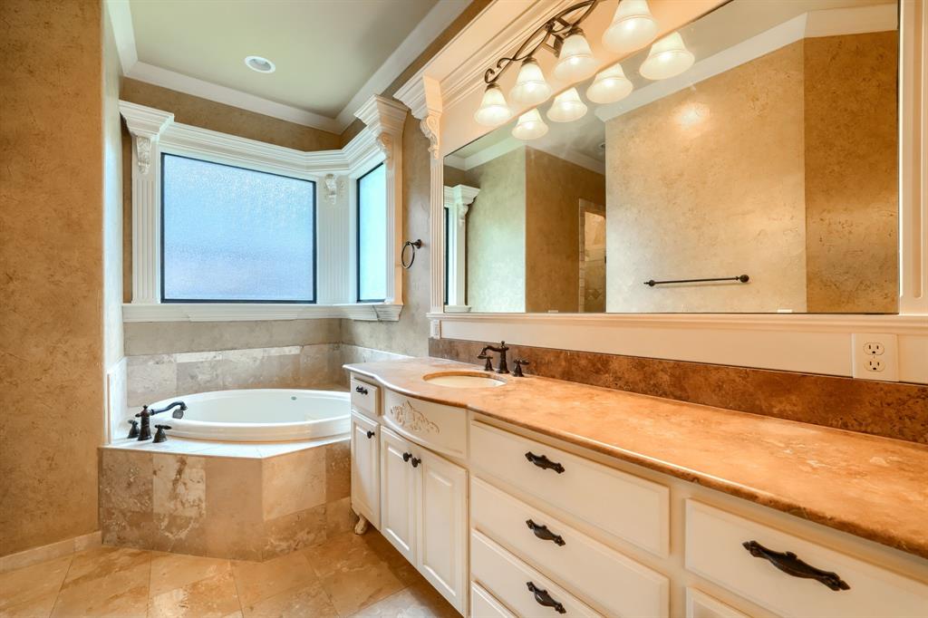8009 Canyon Oak Drive Property Photo 27