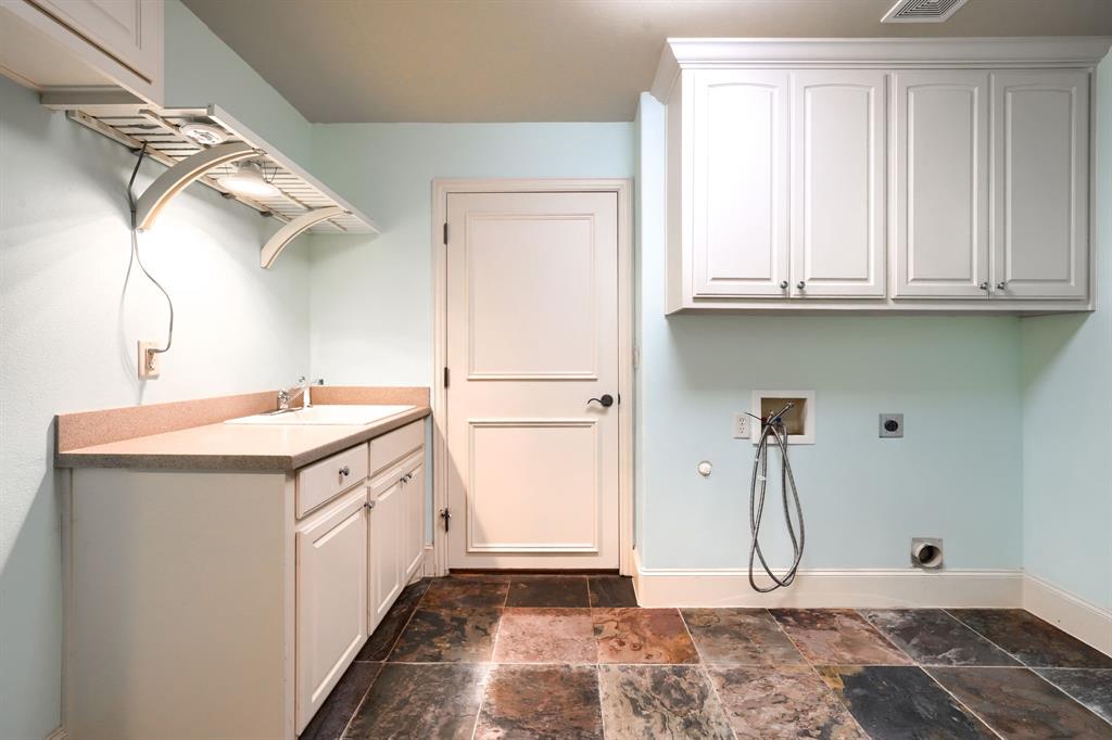 8009 Canyon Oak Drive Property Photo 29