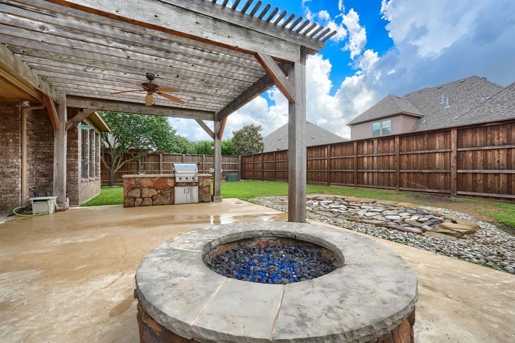 8009 Canyon Oak Drive Property Photo 39