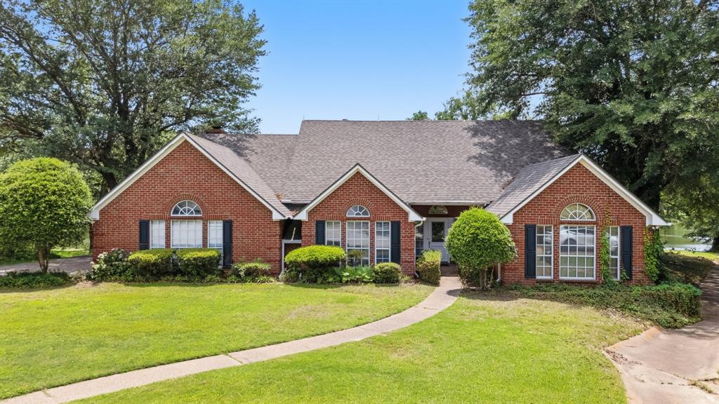 241 Lakeside Place