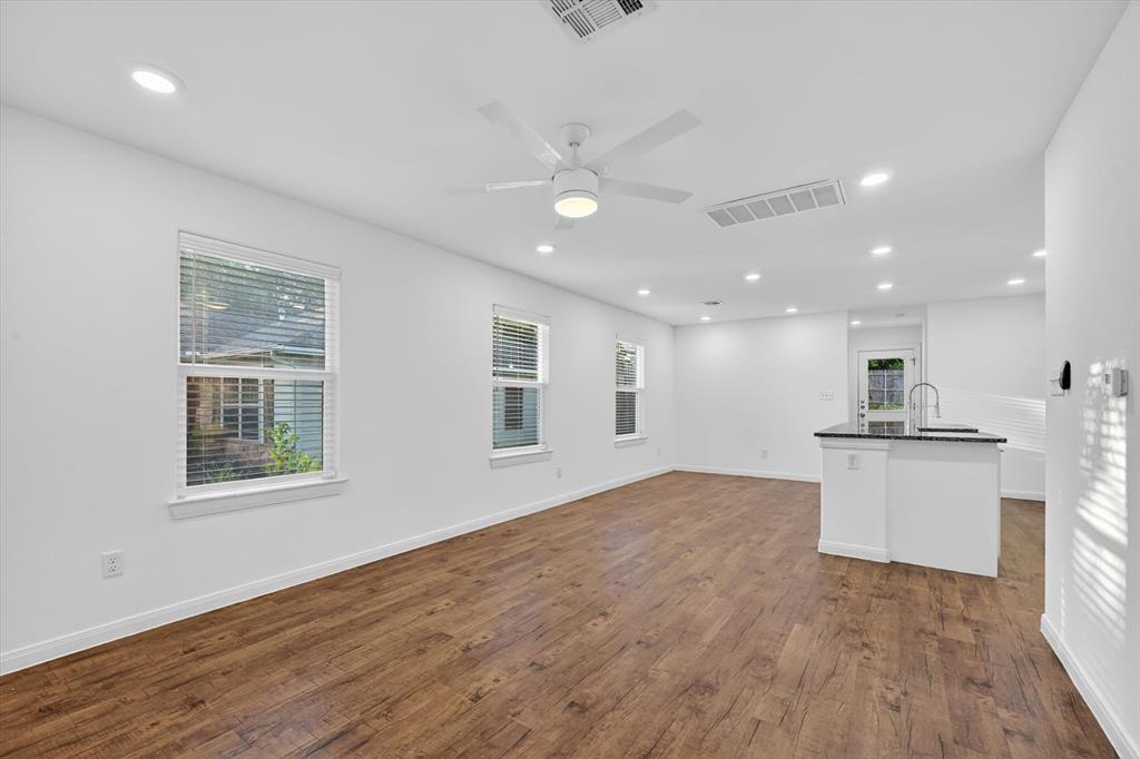 422 E Shepherd Street Property Photo 4