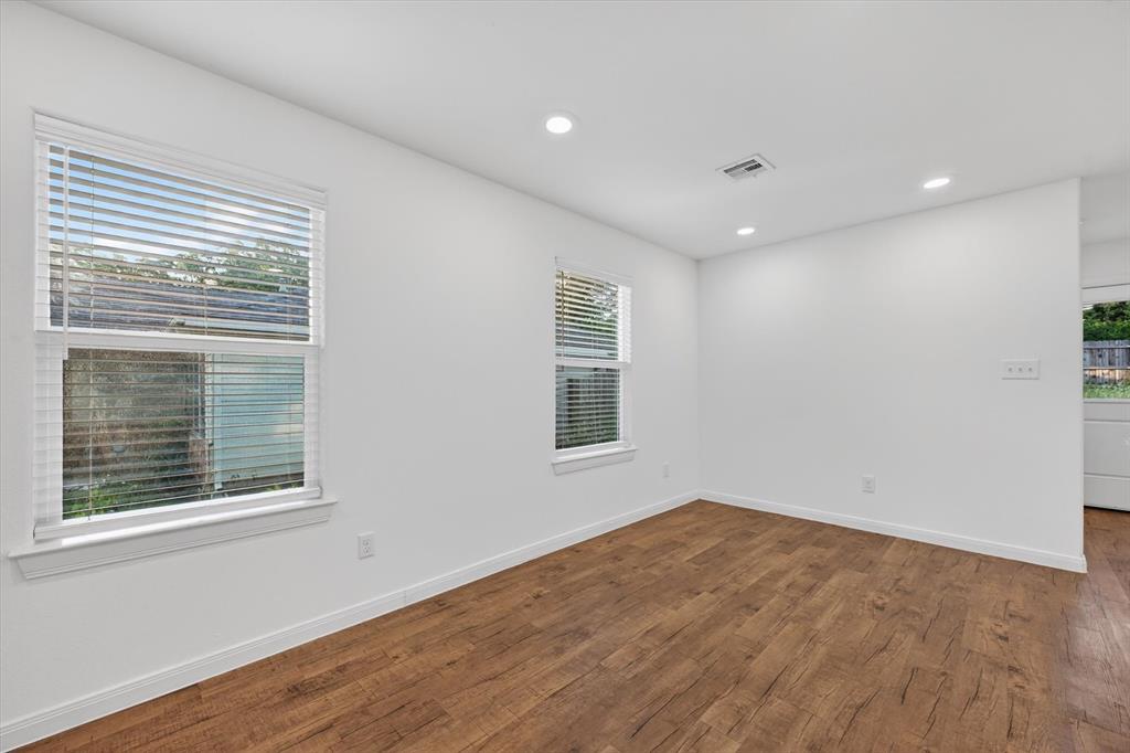 422 E Shepherd Street Property Photo 8