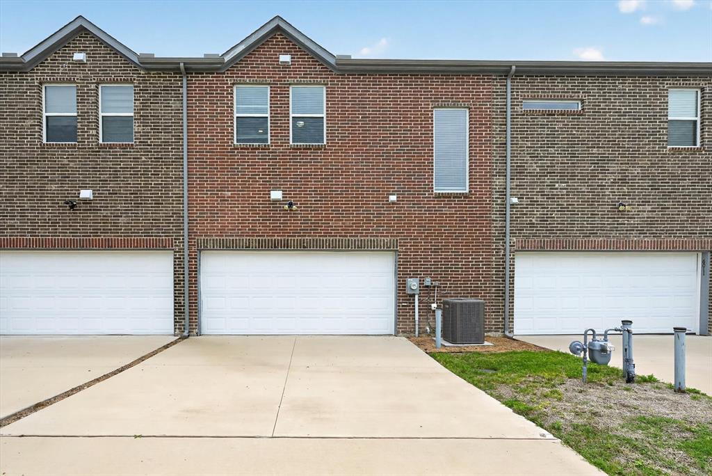 6027 Rivendell Drive Property Photo 22