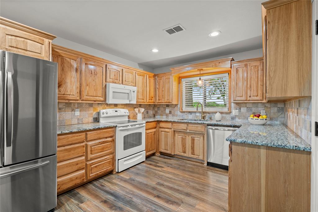 341 Reast Road Property Photo 10