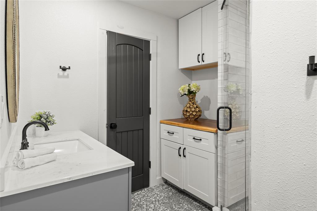 341 Reast Road Property Photo 17