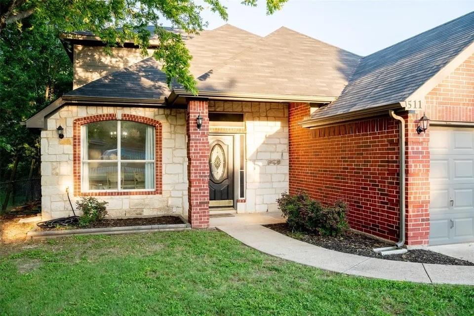 511 Lakeside Drive Property Photo 2