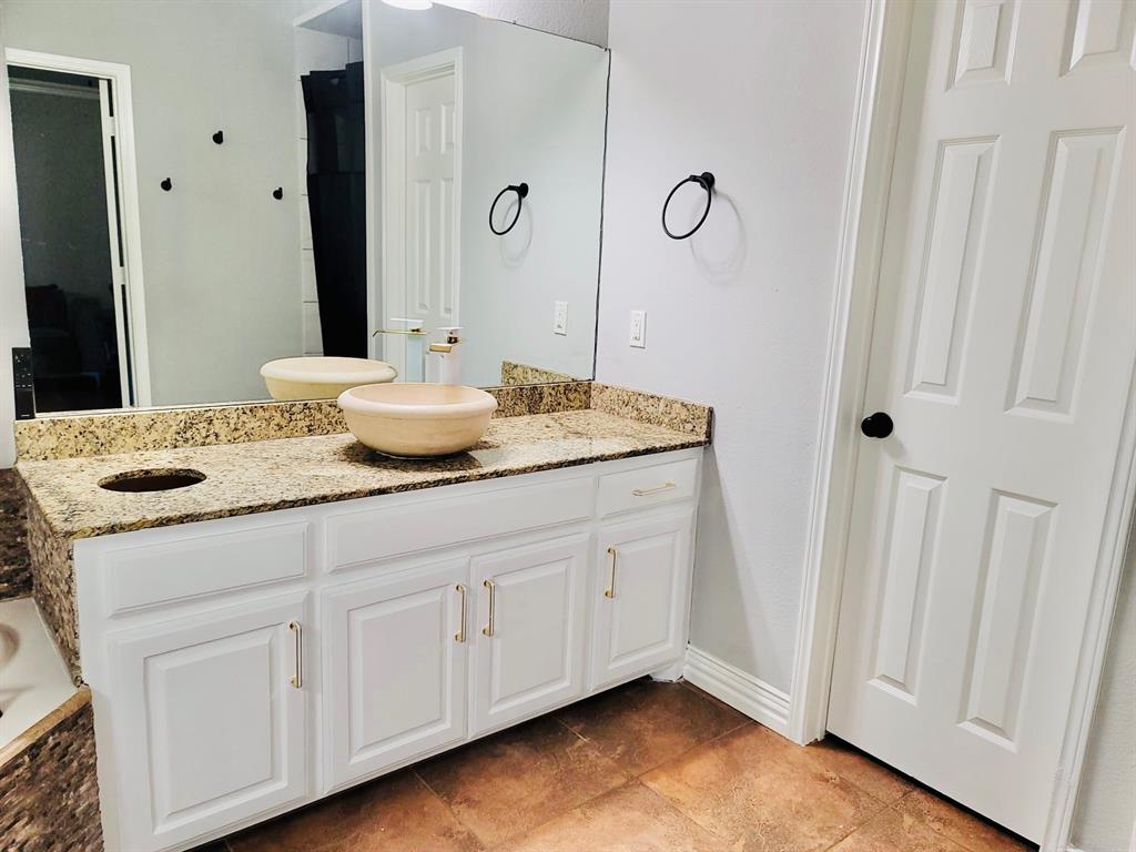 511 Lakeside Drive Property Photo 8