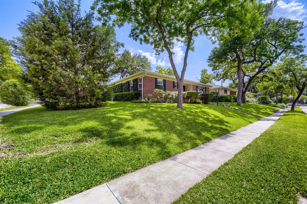 11016 Lippitt Avenue Property Photo 2