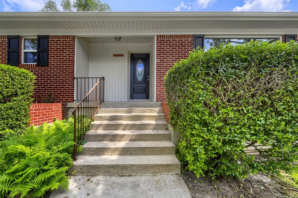11016 Lippitt Avenue Property Photo 3