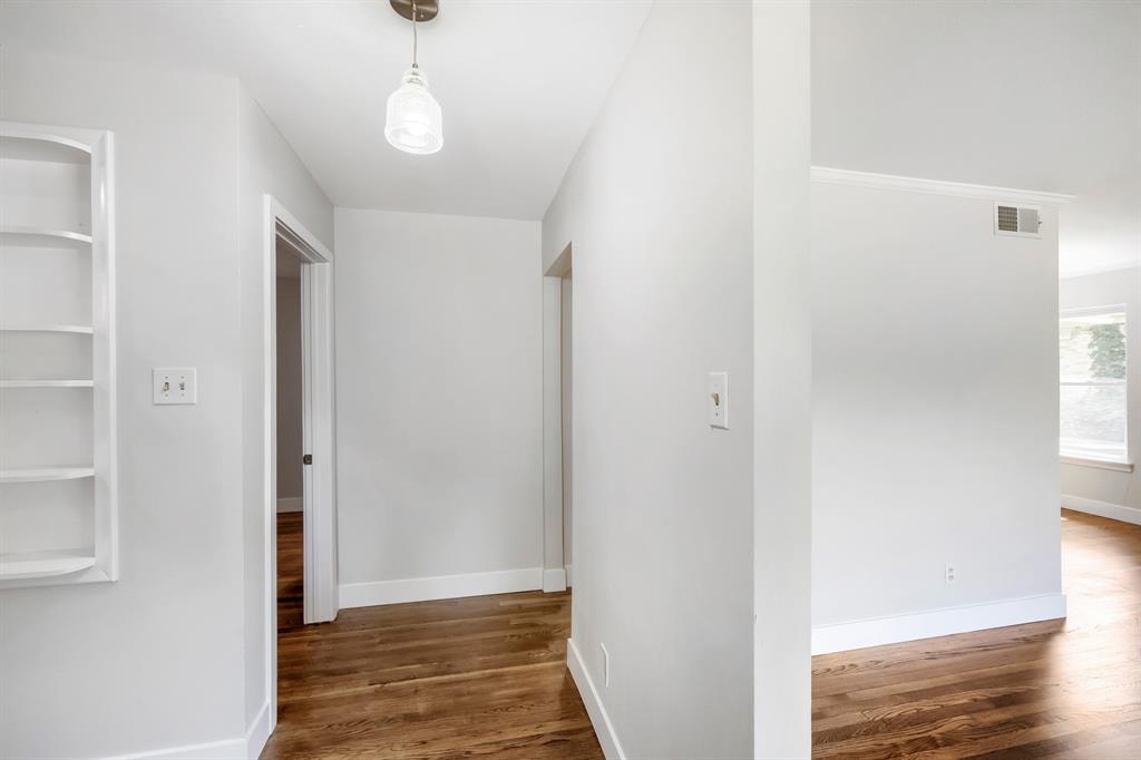 11016 Lippitt Avenue Property Photo 4