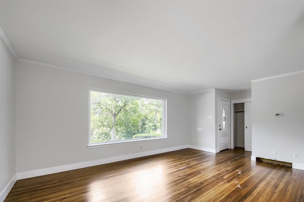 11016 Lippitt Avenue Property Photo 5