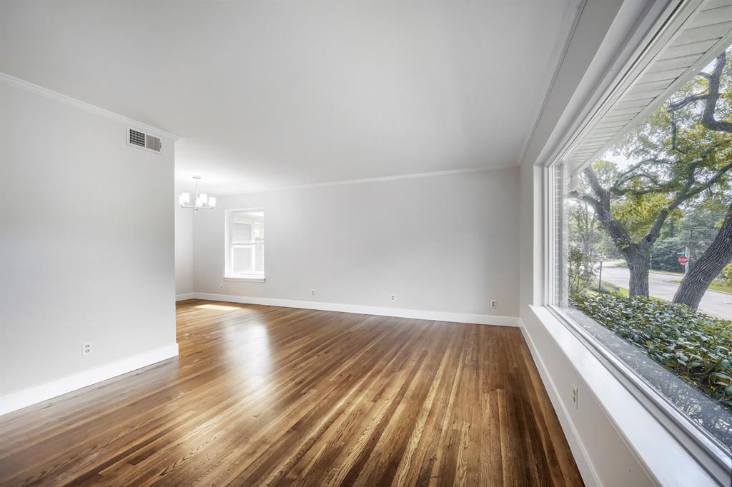11016 Lippitt Avenue Property Photo 6