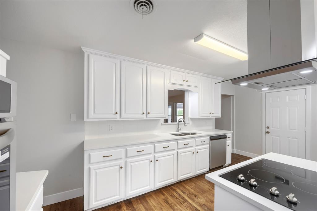 11016 Lippitt Avenue Property Photo 11