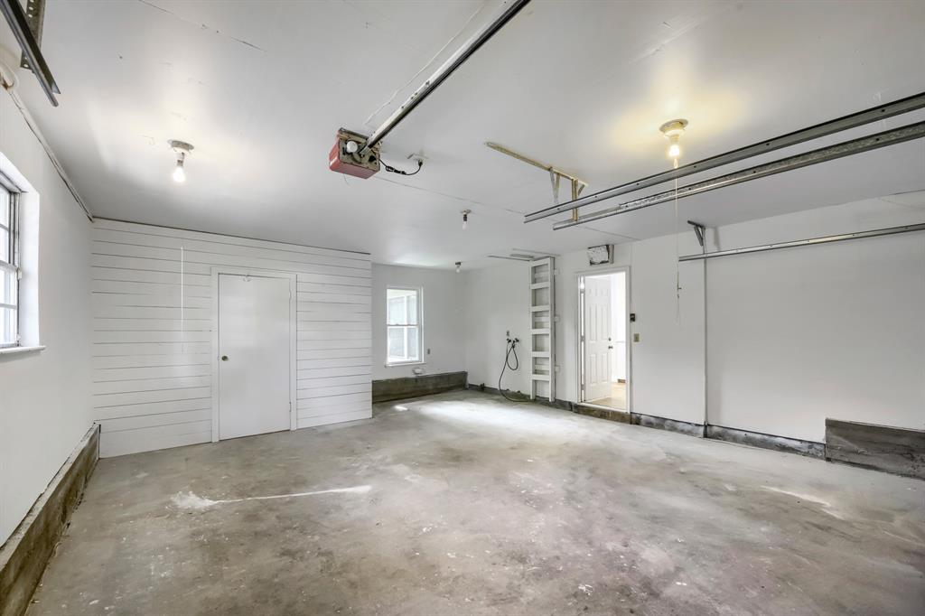11016 Lippitt Avenue Property Photo 27