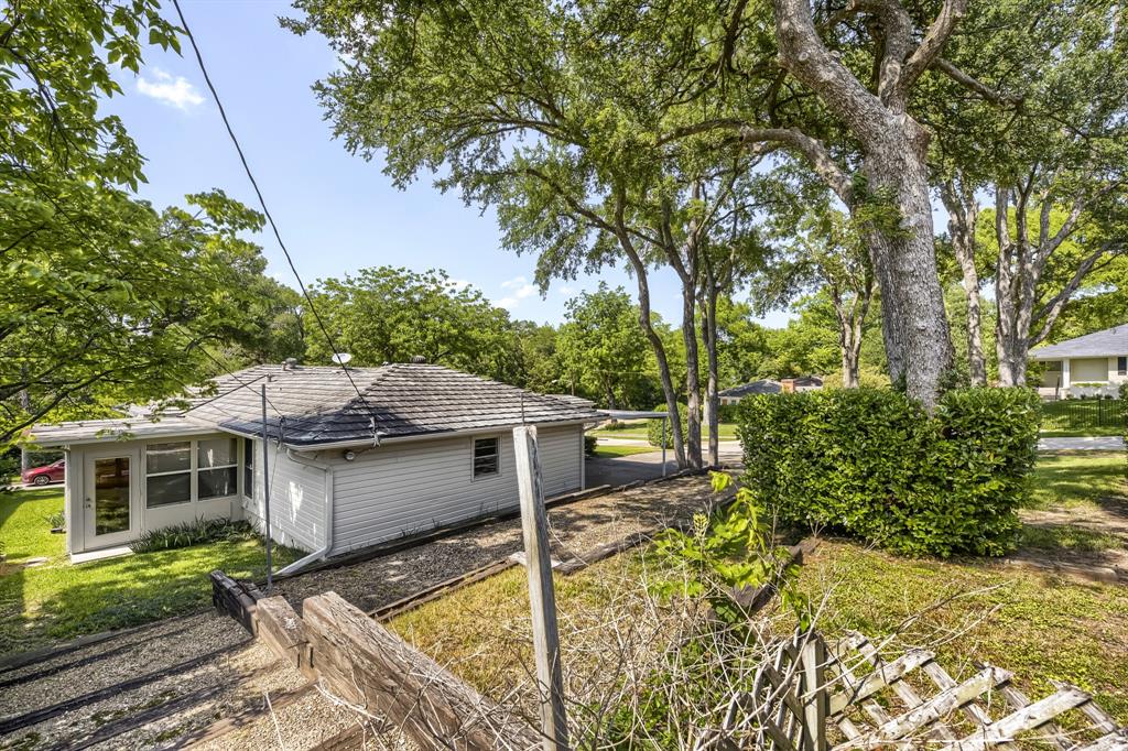 11016 Lippitt Avenue Property Photo 28