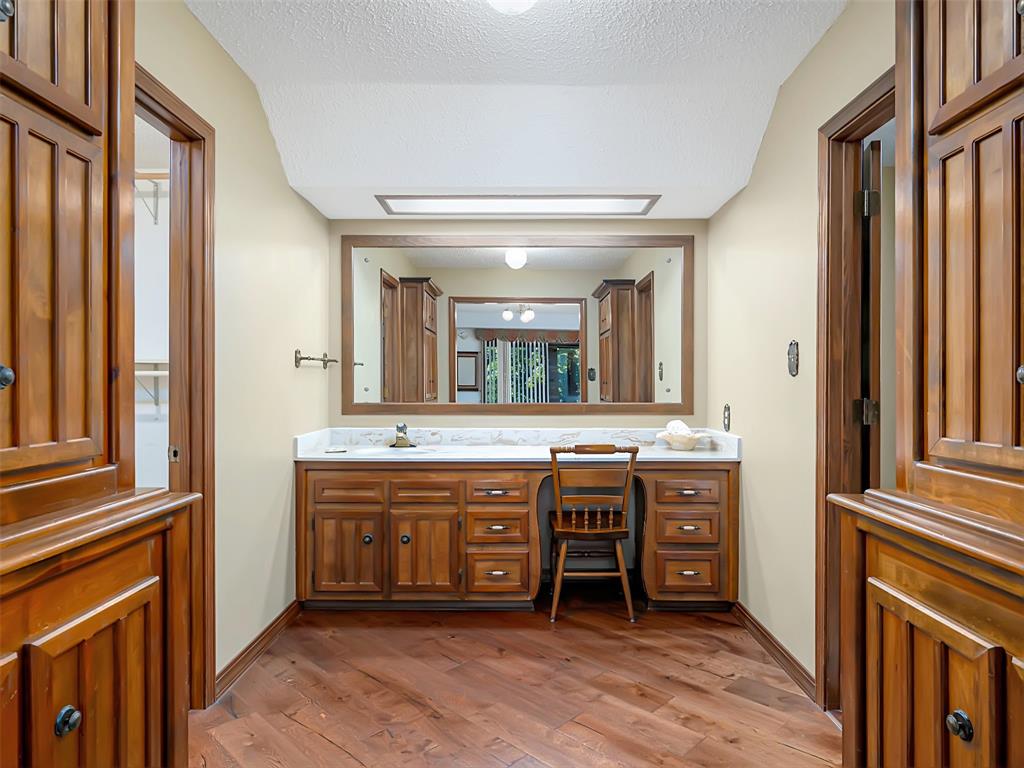 1639 Se Loop 456 Property Photo 16