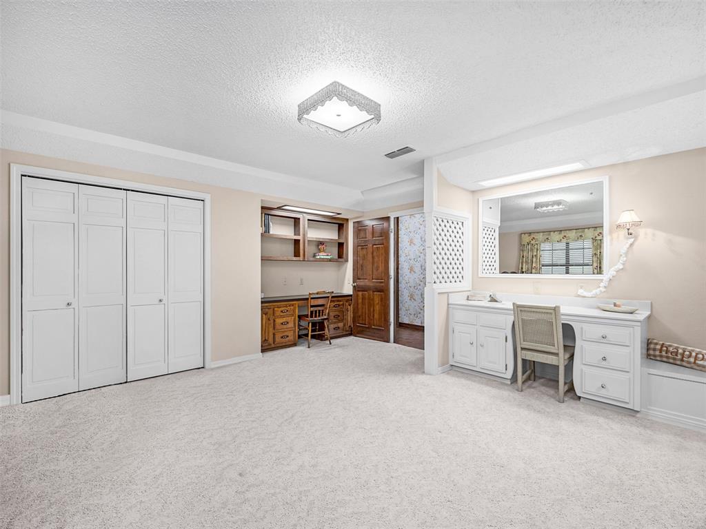 1639 Se Loop 456 Property Photo 17