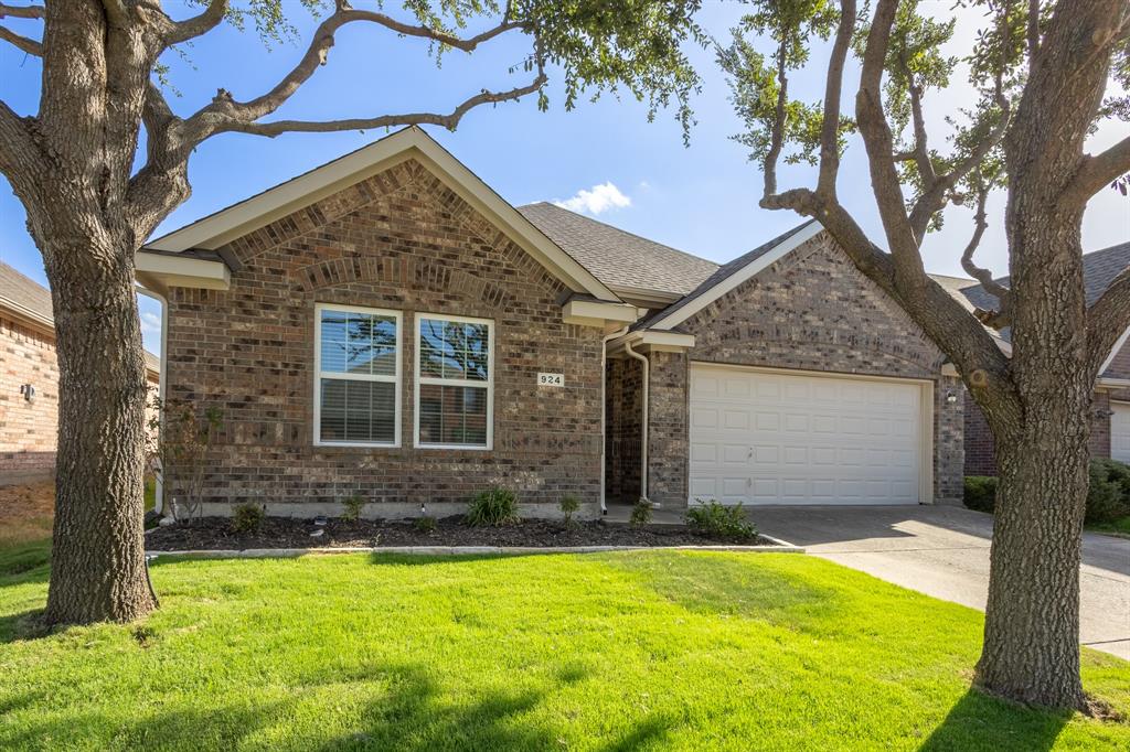 924 Bowie Drive Property Photo 1