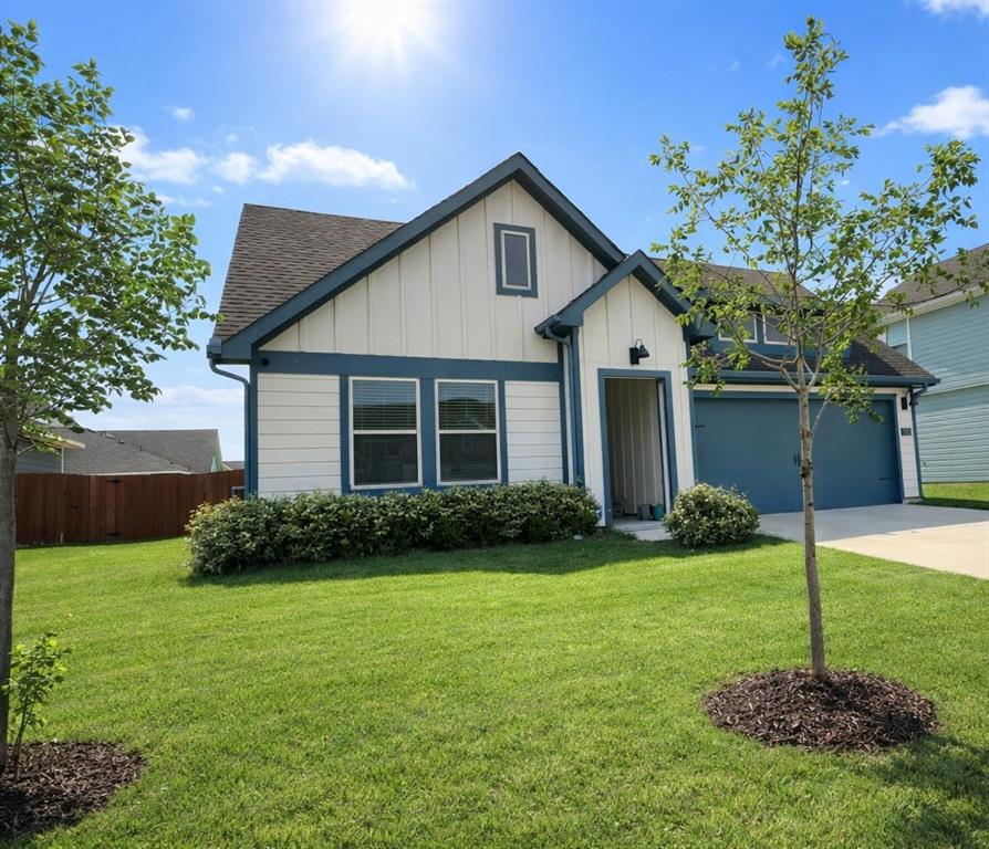 2310 Hydrangea Drive Property Photo 2