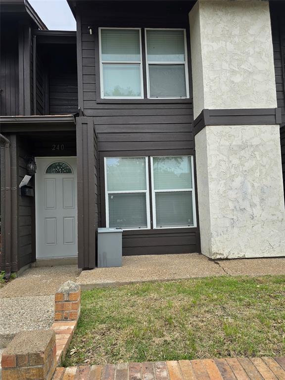 240 Rolling Hills Place Property Photo 1