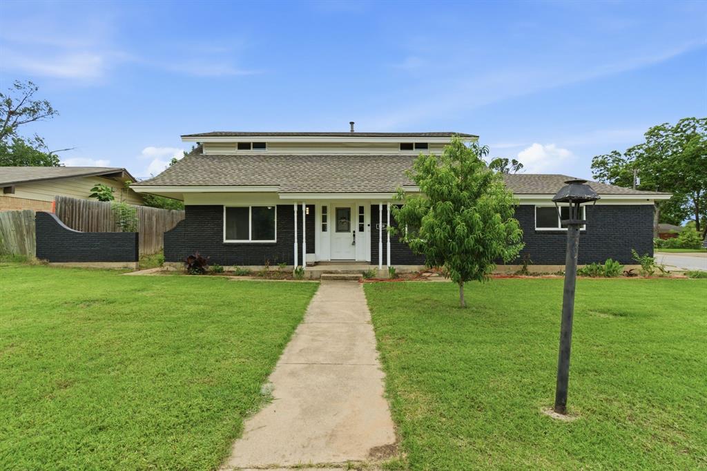 1900 Charleston Drive Property Photo 1