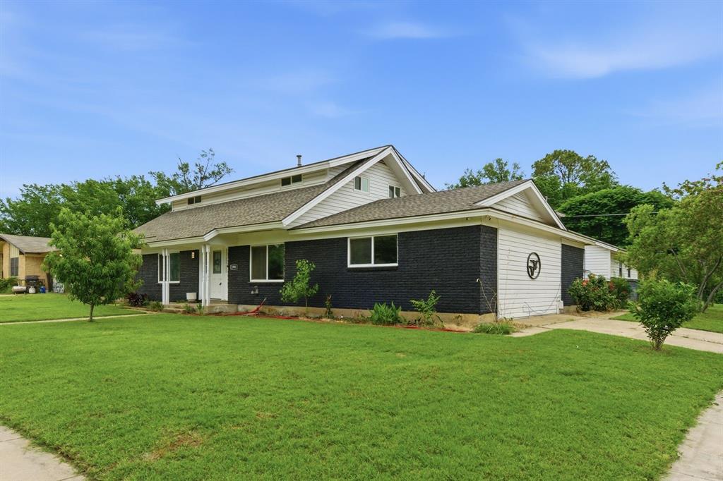 1900 Charleston Drive Property Photo 2