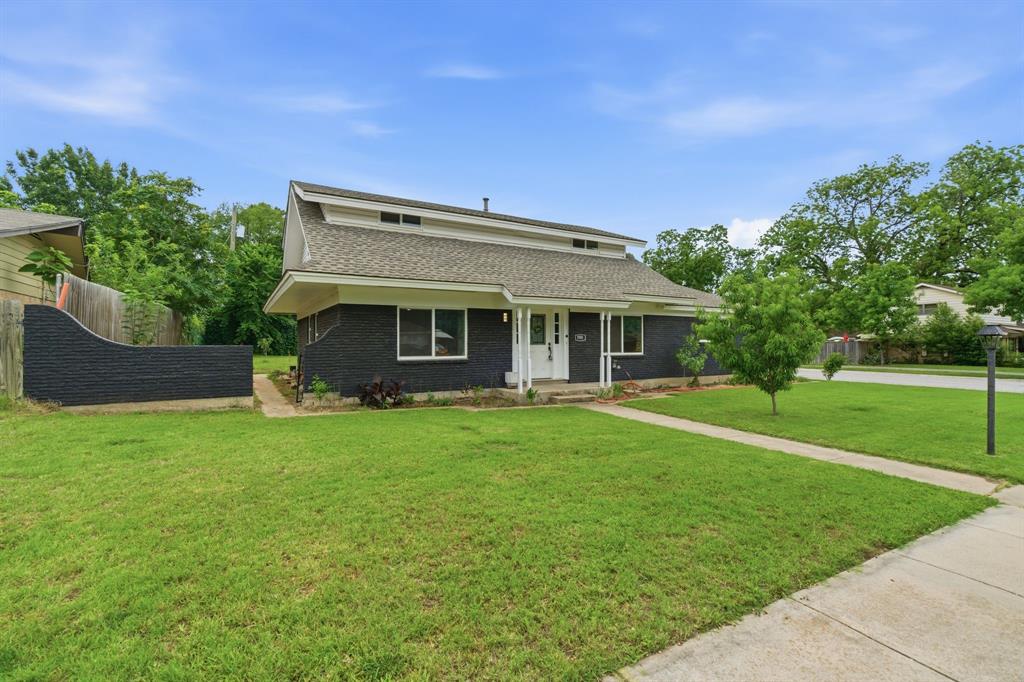 1900 Charleston Drive Property Photo 3