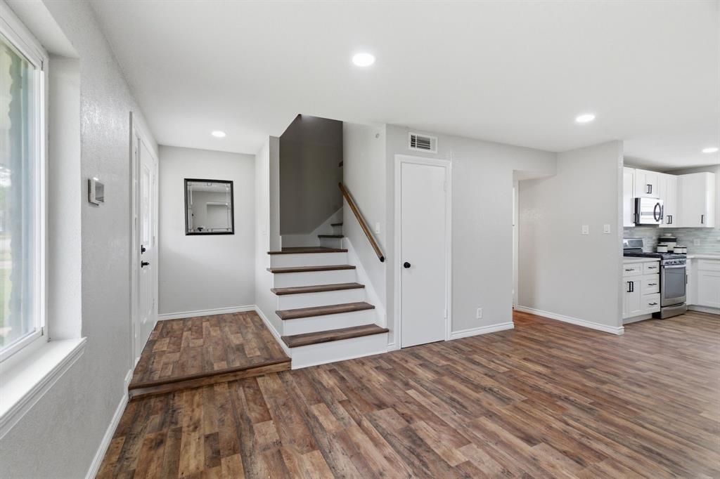 1900 Charleston Drive Property Photo 6
