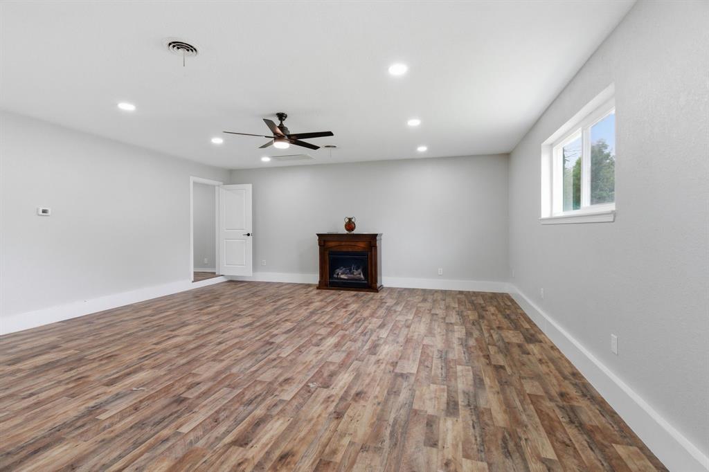 1900 Charleston Drive Property Photo 9