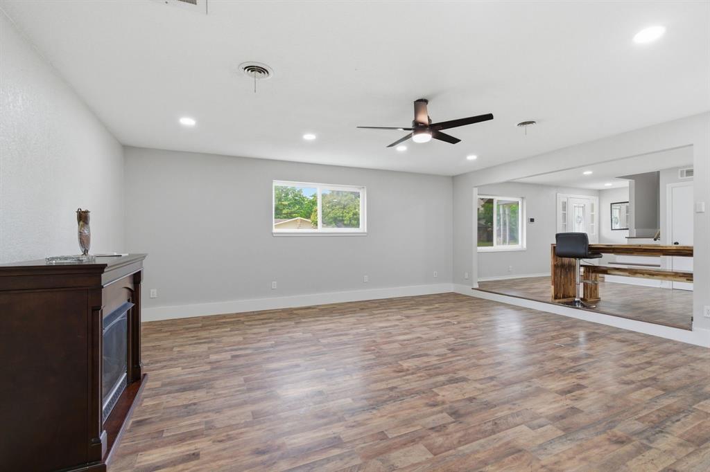 1900 Charleston Drive Property Photo 11