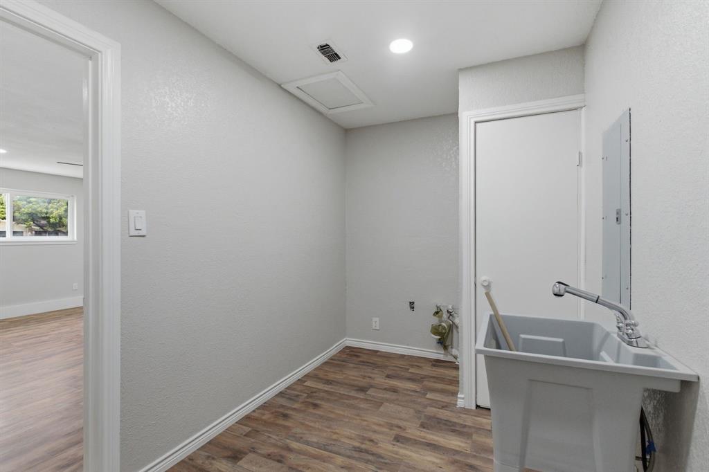 1900 Charleston Drive Property Photo 21