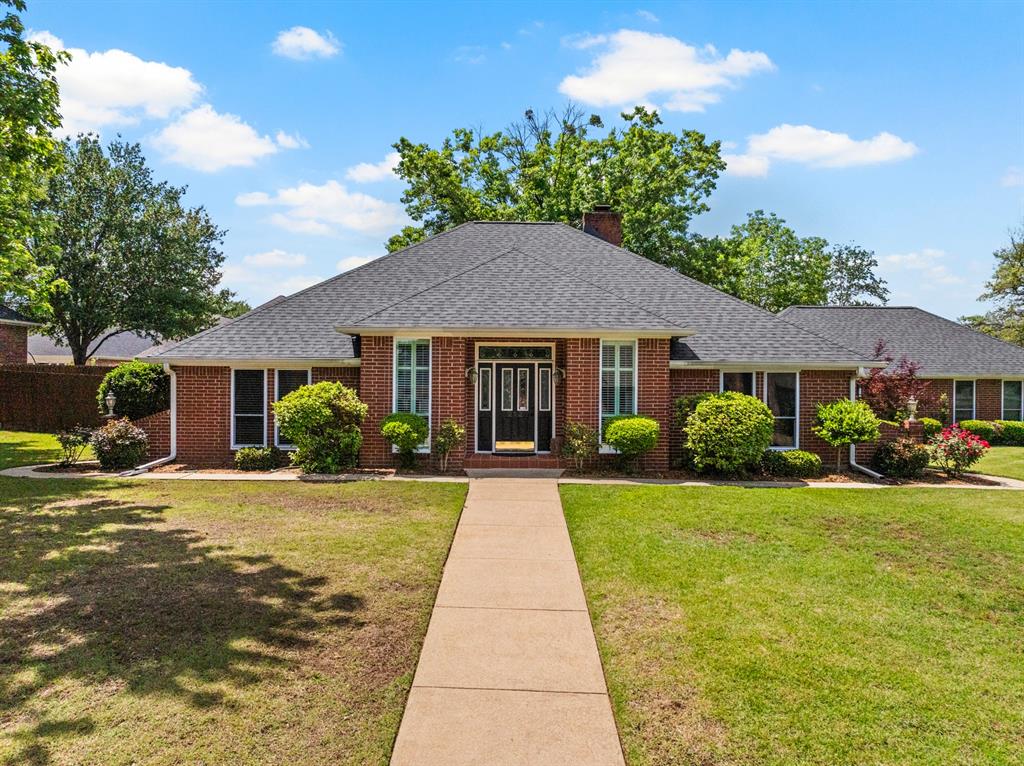 212 Turnberry Circle Property Photo 1