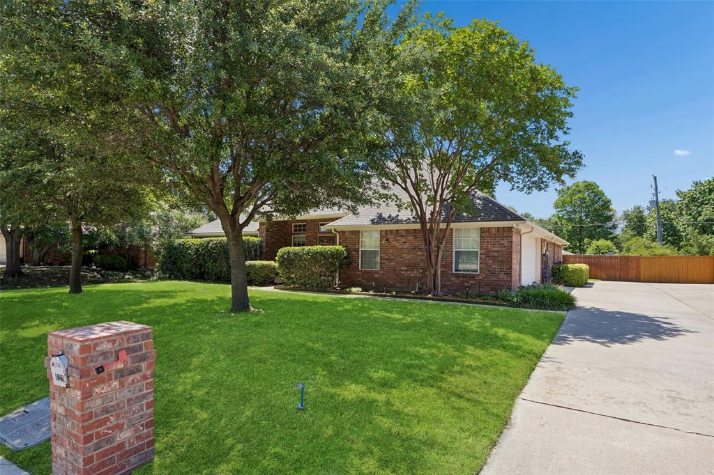 621 W Windsor Drive Property Photo 2