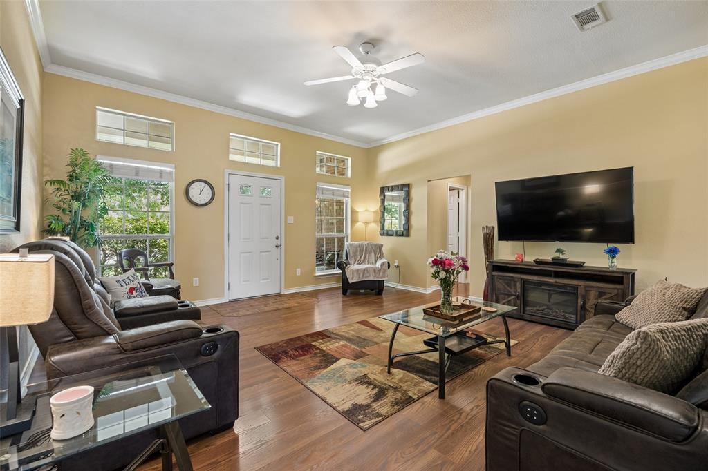 621 W Windsor Drive Property Photo 3