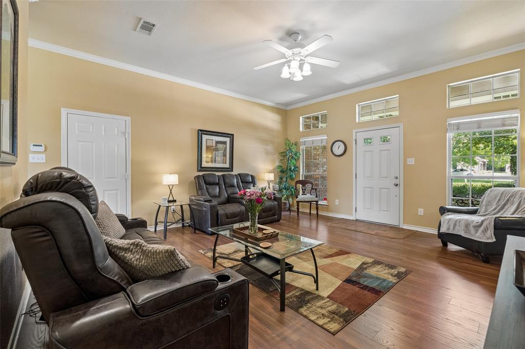 621 W Windsor Drive Property Photo 4