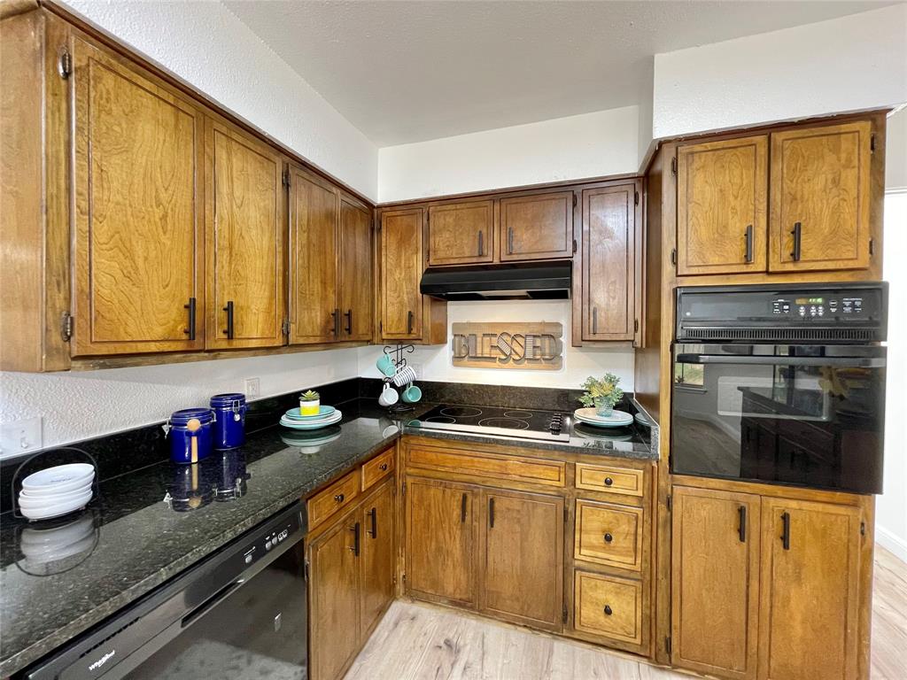 2003 Ford Street Property Photo 19