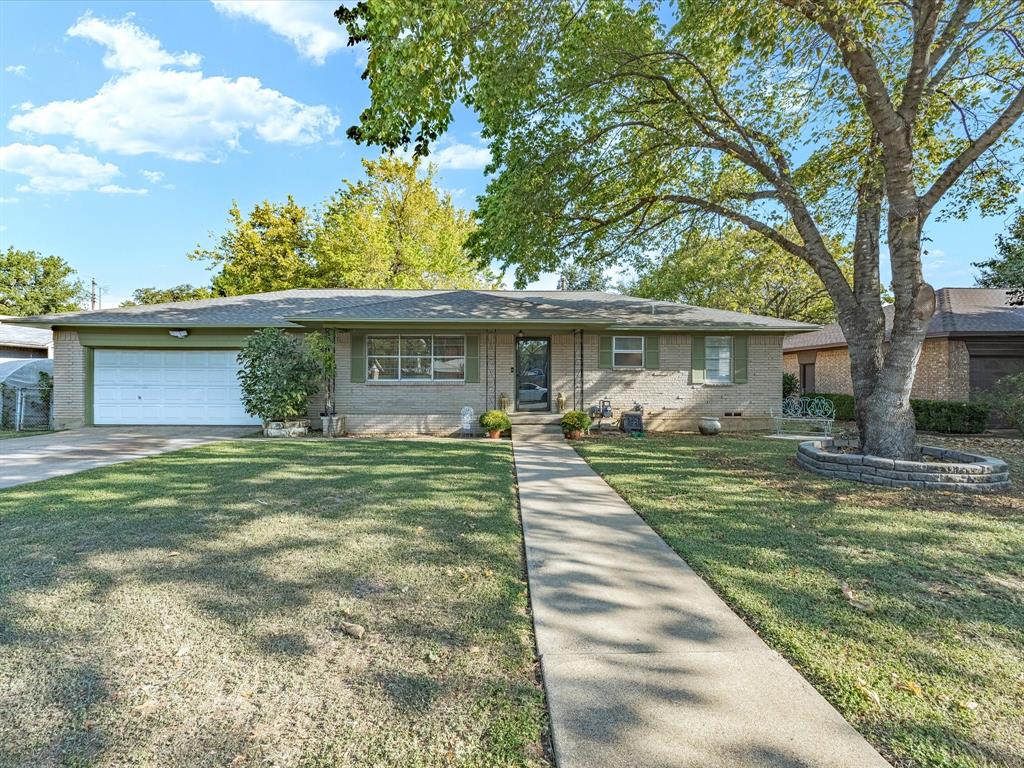 209 W Avenue K Property Photo 1