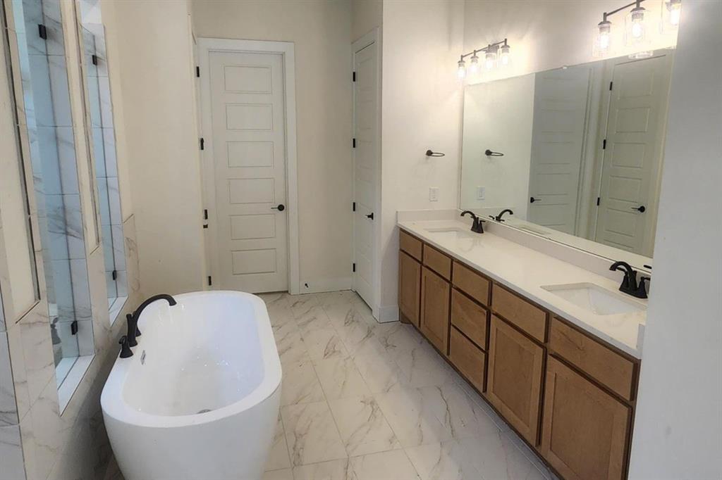 1841 Shumard Way Property Photo 8