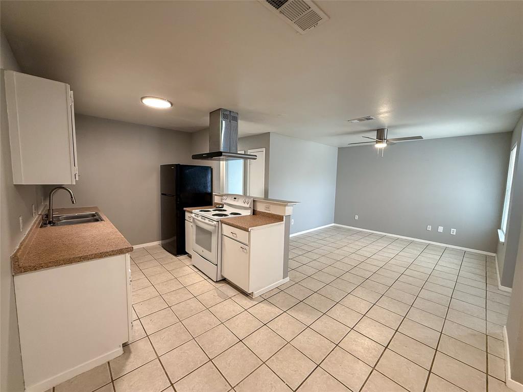 1904 San Rafael Street Property Photo 2